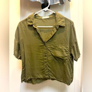 Bella Dahl Short Sleeve Button Down Olive Green Size XS